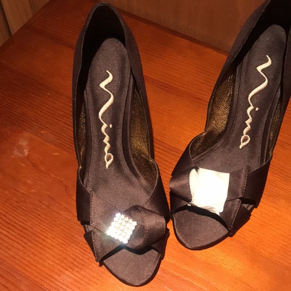 Nina Women’s shoes size 5 1/2 color chocolate luste - Picture 3 of 8